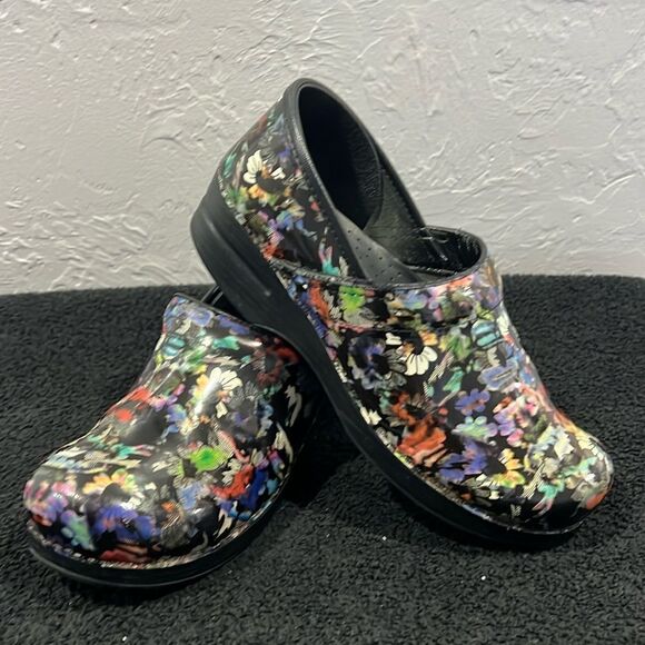 🔥🔥 DANSKO Clogs Shoes Patent Leather Floral Slip-on Shoes Professional - Sz 41 - Picture 1 of 13